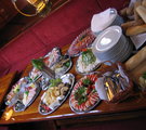 buffet tafel aan boord van zeilen met zeemeeuw